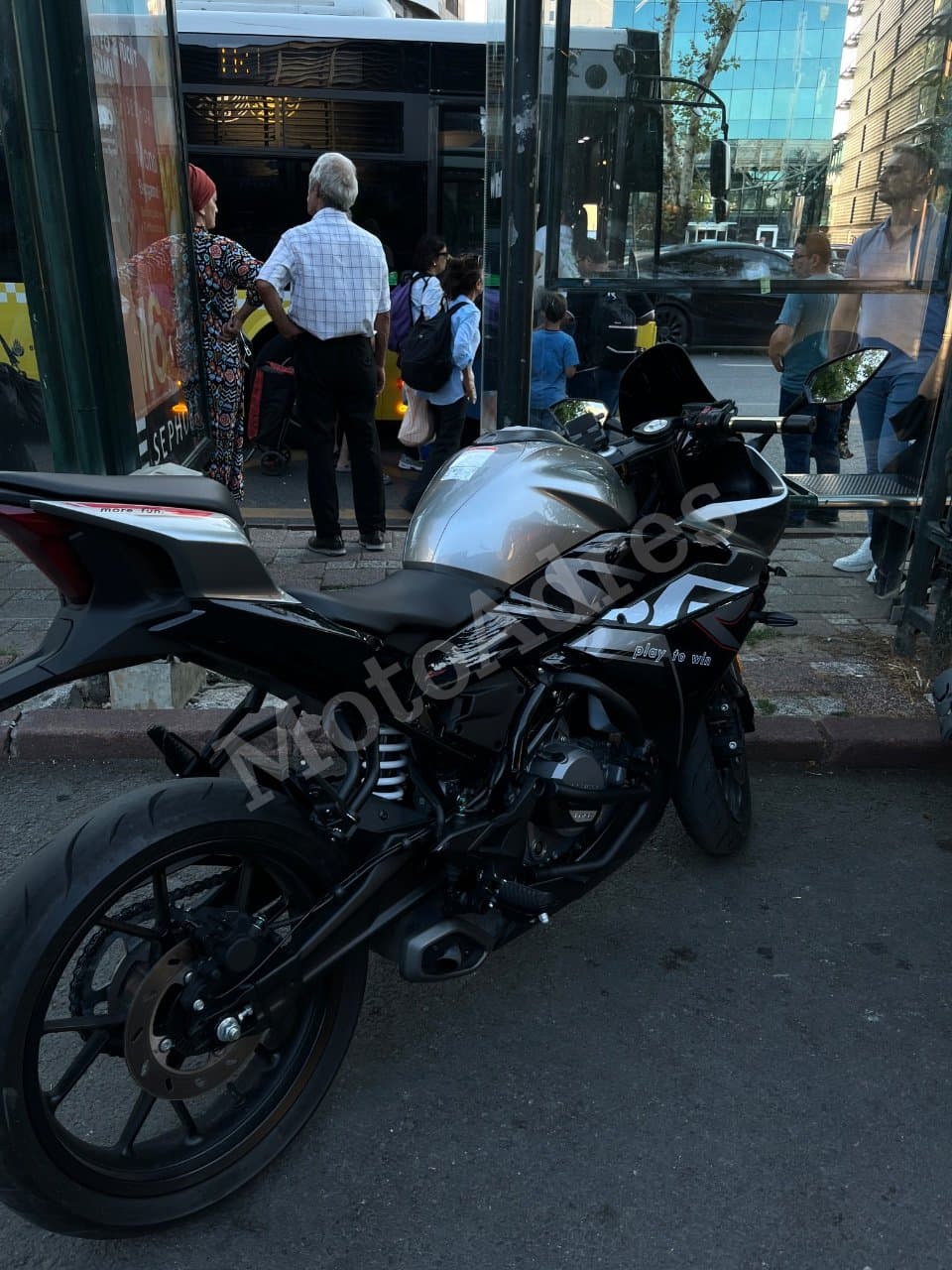 CFMoto 250 SR 2025